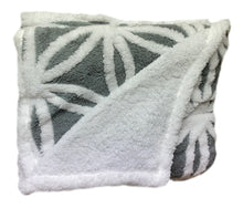 Load image into Gallery viewer, Velosso Tufted Soft & Cosy Sherpa Fleece Orbit Throw 150cm x 200cm (4 Colours)