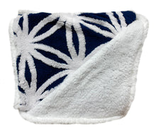 Load image into Gallery viewer, Velosso Tufted Soft & Cosy Sherpa Fleece Orbit Throw 150cm x 200cm (4 Colours)