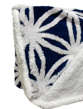 Load image into Gallery viewer, Velosso Tufted Soft & Cosy Sherpa Fleece Orbit Throw 150cm x 200cm (4 Colours)