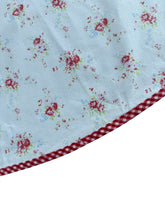 Load image into Gallery viewer, Floral Patchwork & Gingham Round Tablecloth 54” with One Pack of Napkins (Red or Blue)