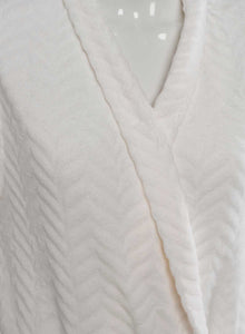 https://images.esellerpro.com/2278/I/933/98/HC05305-slenderella-ladies-shaved-wave-robe-cream-close-up-1.JPG