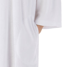 Load image into Gallery viewer, https://images.esellerpro.com/2278/I/177/211/HC3306-slenderella-ladies-womens-floral-embossed-zip-robe-white-close-up-2.jpg