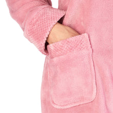 Load image into Gallery viewer, https://images.esellerpro.com/2278/I/182/469/HC4301-slenderella-ladies-button-up-robe-dressing-gown-house-coat-pink-close-up-2.jpg