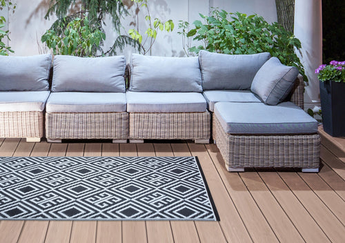 Garden Outdoor Reversible Rug With Geometric Diamond Print (121cm x 180cm)