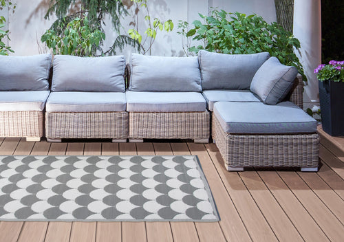 Outdoor Garden Rug Scallop Design Reversible & Waterproof (121cm x 180cm)