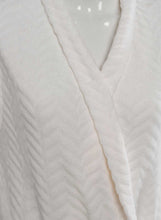 Load image into Gallery viewer, https://images.esellerpro.com/2278/I/933/98/HC05305-slenderella-ladies-shaved-wave-robe-cream-close-up-1.JPG