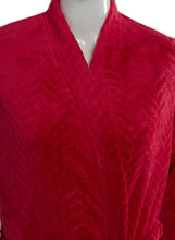 Load image into Gallery viewer, https://images.esellerpro.com/2278/I/933/98/HC05305-slenderella-ladies-shaved-wave-robe-raspberry-close-up-1.jpg