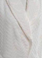 Load image into Gallery viewer, https://images.esellerpro.com/2278/I/935/18/HC05307-slenderella-ladies-shaved-wave-robe-cream-close-up-1.jpg