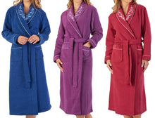 Load image into Gallery viewer, https://images.esellerpro.com/2278/I/165/181/HC2328-slenderella-boucle-fleece-wrap-dressing-gown-group-image.jpg