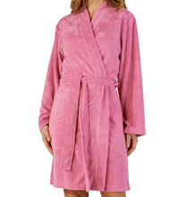 Load image into Gallery viewer, https://images.esellerpro.com/2278/I/217/064/HC3305-slenderella-embossed-floral-wrap-robe-pink.jpg