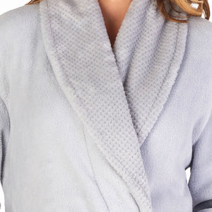 https://images.esellerpro.com/2278/I/182/714/HC4302-slenderella-ladies-shawl-collar-robe-dressing-gown-house-coat-grey-close-up-1.jpg