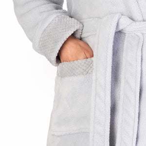 https://images.esellerpro.com/2278/I/182/714/HC4302-slenderella-ladies-shawl-collar-robe-dressing-gown-house-coat-grey-close-up-2.jpg