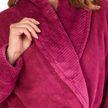 Load image into Gallery viewer, https://images.esellerpro.com/2278/I/182/714/HC4302-slenderella-ladies-shawl-collar-robe-dressing-gown-house-coat-raspberry-close-up-1.jpg