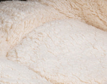 Load image into Gallery viewer, https://images.esellerpro.com/2278/I/965/11/Pet%20Supplies%20Country%20Check%20Bed%20Oval%20Fleece.jpg