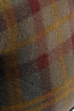 Load image into Gallery viewer, https://images.esellerpro.com/2278/I/965/11/Pet%20Supplies%20Country%20Check%20Bed%20Oval%20Pattern.jpg