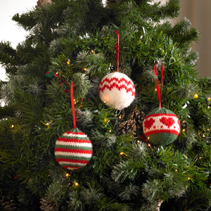 https://images.esellerpro.com/2278/I/107/088/king-cole-christmas-knits-book-1-image-5.jpg